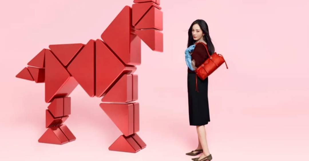 Coragem de avançar, ação e movimento: o que o ‘Cavalo de Fogo’ significa em 2026 e por que é tema da Prada?