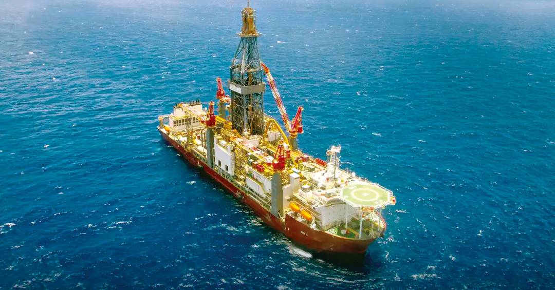 Ibama multa Petrobras por derramar fluido oleoso na foz do Amazonas