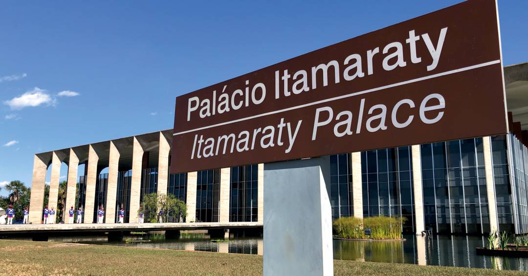 Governo do Brasil alerta contra viagens após ataque ao Irã; veja lista de países