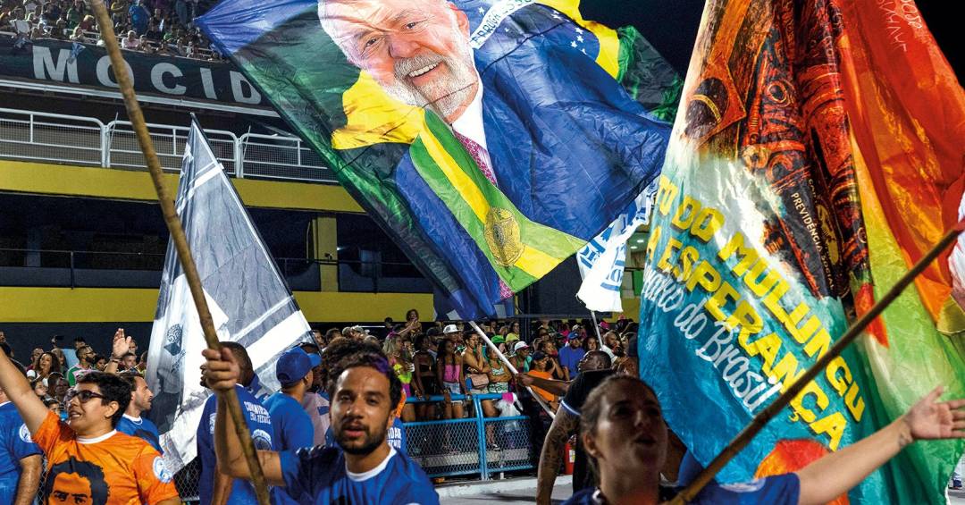 A sinuca de bico da Globo com desfile de Carnaval que homenageia Lula