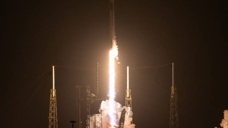 Tripulação internacional decola rumo à ISS