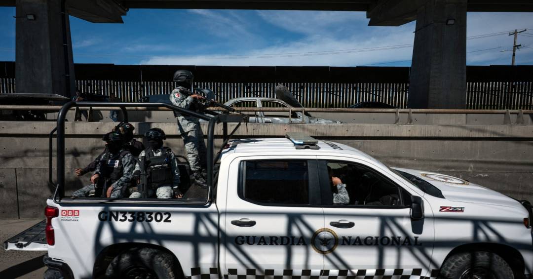 México mobiliza 10 mil militares após onda de violência por morte de chefe do narcotráfico