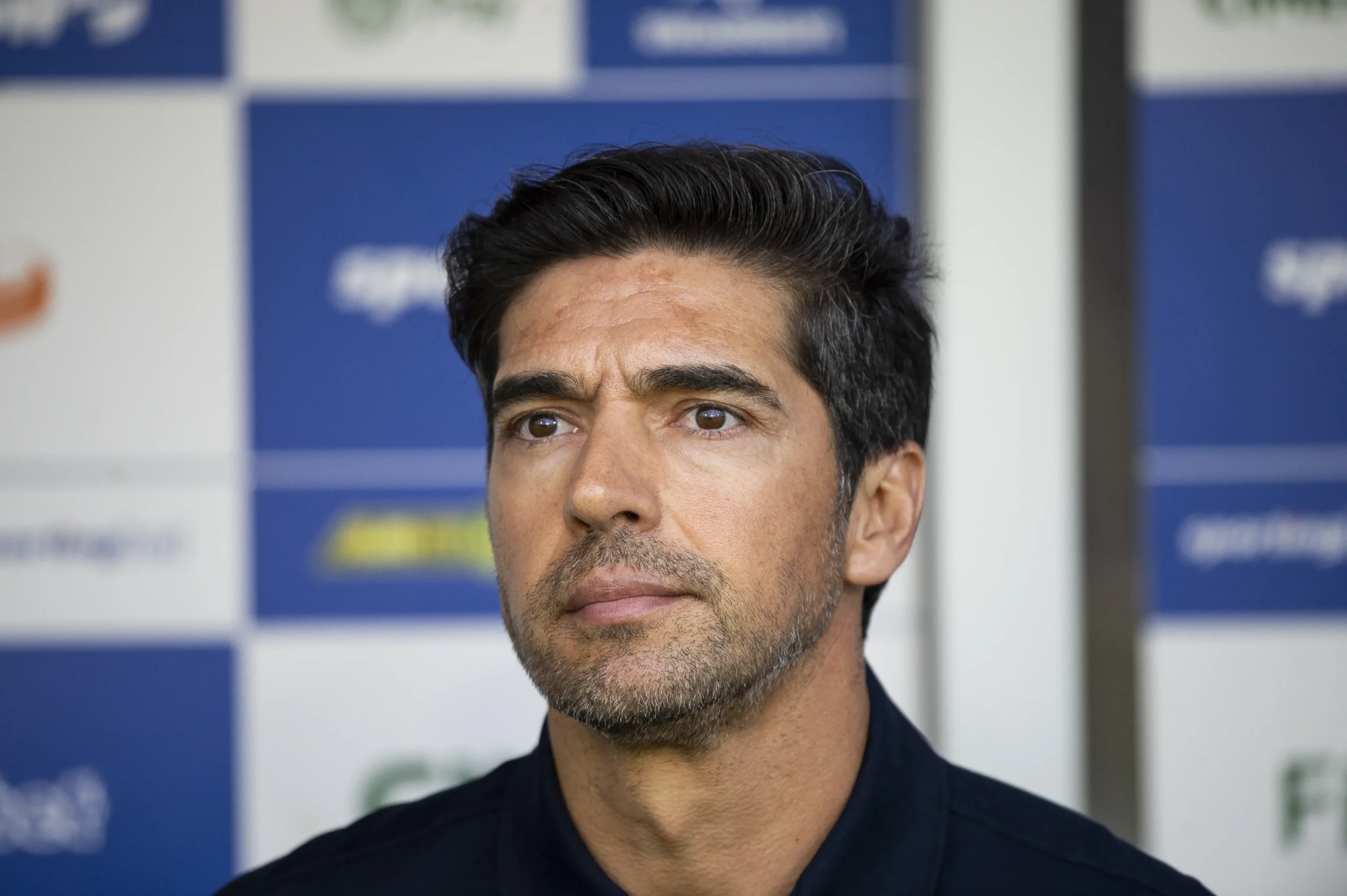 Abel Ferreira ultrapassa Telê Santana e se torna o 5º técnico mais longevo da história do futebol brasileiro