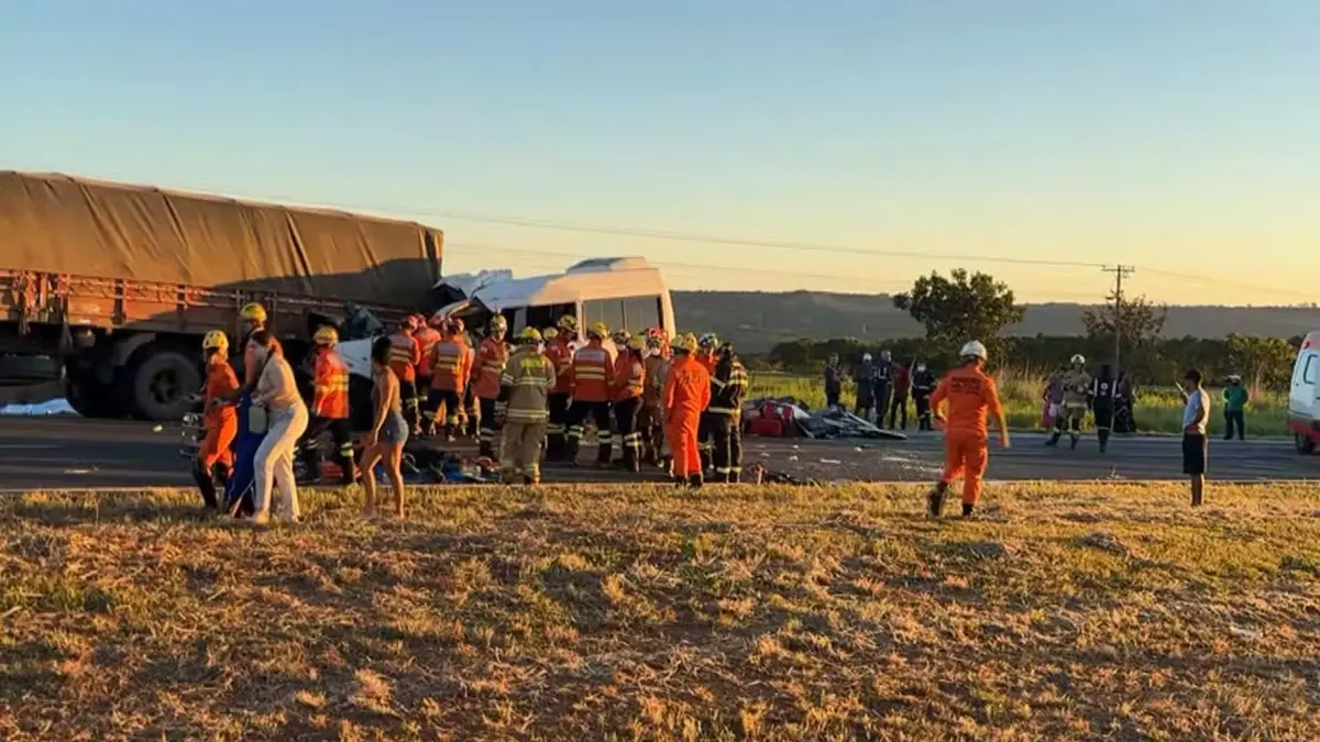 ‘Acabei com a minha vida’, disse motorista de van após acidente que matou 5 pessoas na BR-020