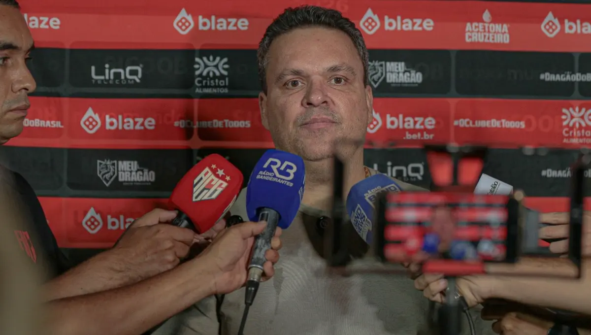 Adson Batista elogia atuação do Atlético-GO contra a Abecat e critica arbitragem “Não quer pensar grande”