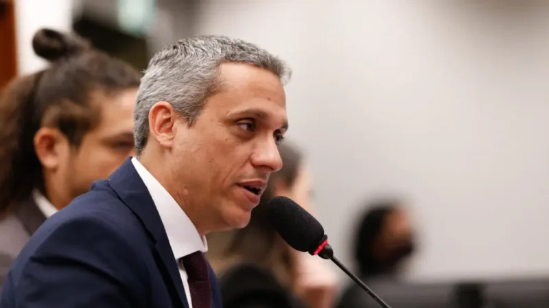 Ala de Gayer insiste em aliança com Caiado