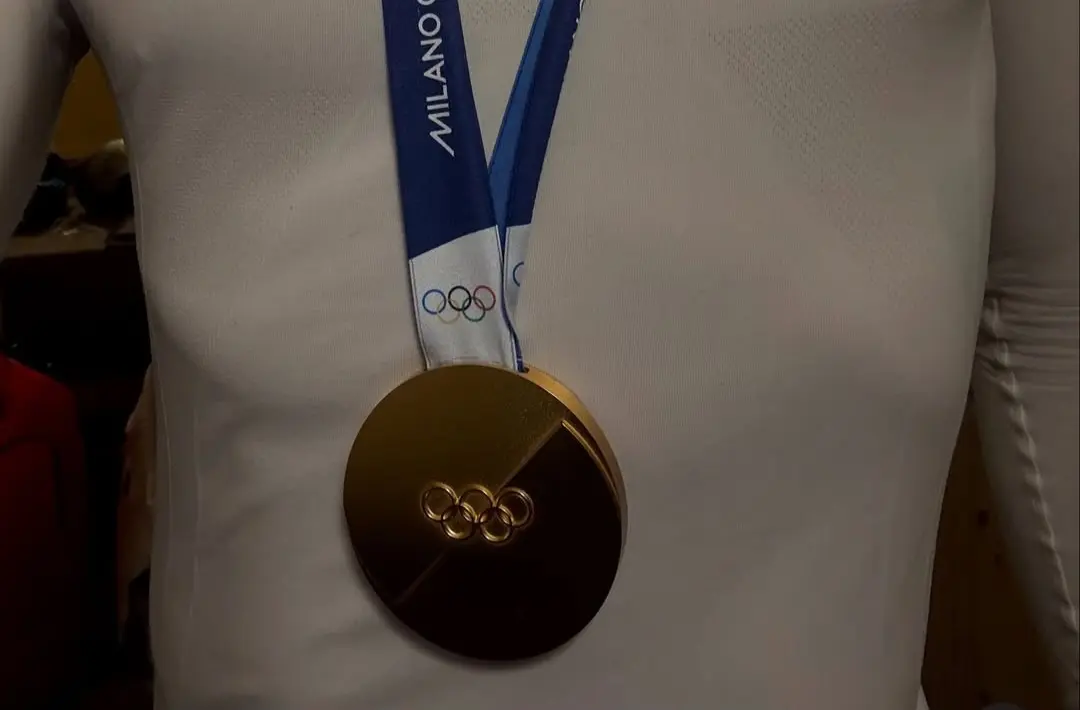 Ao som de Erasmo Carlos, Lucas Pinheiro exibe medalha nas redes sociais: ‘É do Brasil