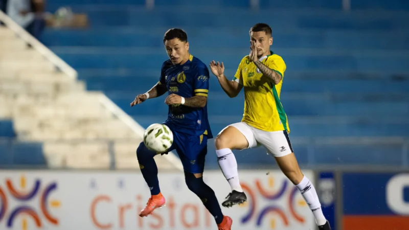 Aparecidense goleia Centro-Oeste e se livra do rebaixamento no Goianão