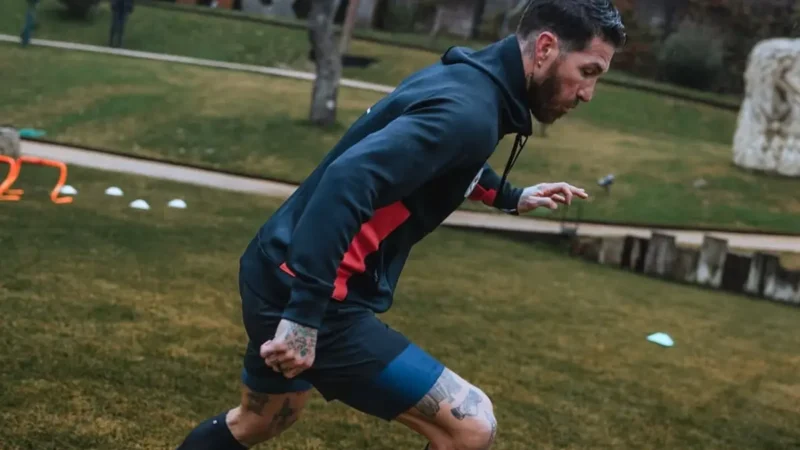 Apontado como possível comprador do Sevilla, Sergio Ramos se oferece para voltar a jogar pelo clube
