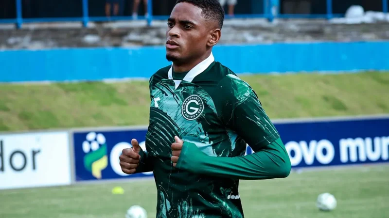 Atacante Jajá anuncia que está de saída do Goiás