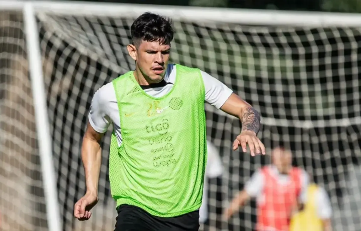 Atlético Goianiense encaminha contratação do zagueiro paraguaio Junior Barreto, do Olimpia