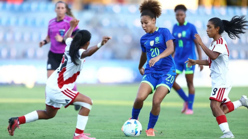 Brasil goleia Peru e vai decidir liderança do grupo contra a Argentina