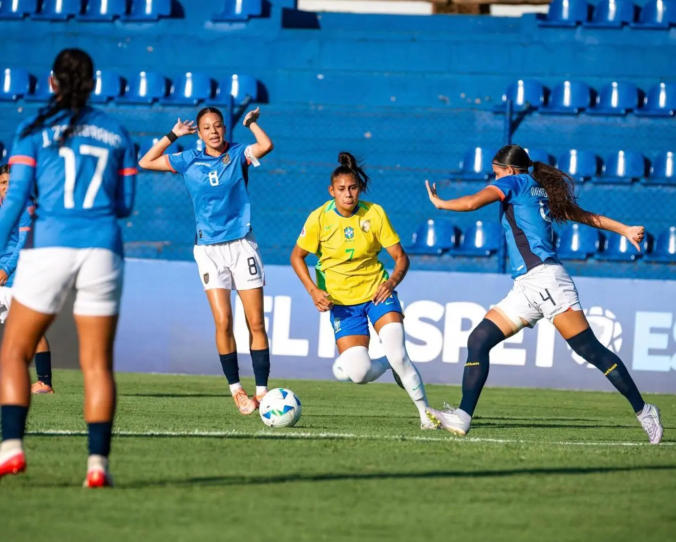 Brasil sofre, mas vence o Equador por 3 a 2 na abertura da fase de grupos