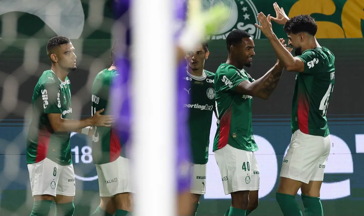 CBF adverte árbitro, mas diz que não houve prejuízo ao Fluminense após Palmeiras dar a saída de bola nos dois tempos
