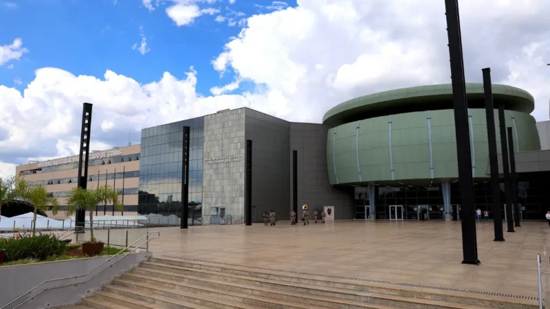 Candidatos relatam erros gramaticais, desorganização e fuga ao edital em prova do concurso da Alego