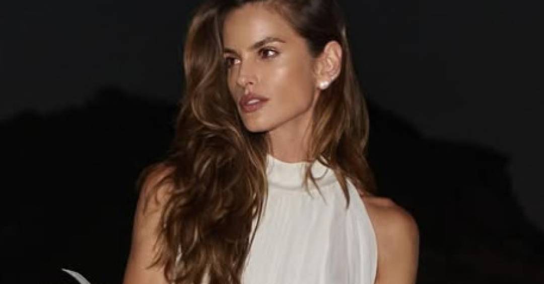 Após Luciana Gimenez, Izabel Goulart explica ligação com Epstein