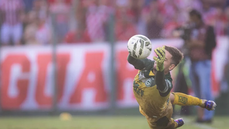 Com Tadeu protagonista, Goiás confirma vaga na final do Goianão