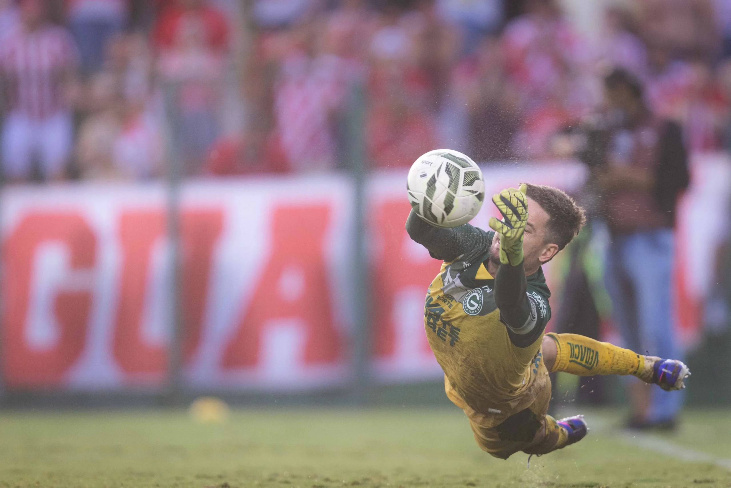 Com Tadeu protagonista, Goiás confirma vaga na final do Goianão