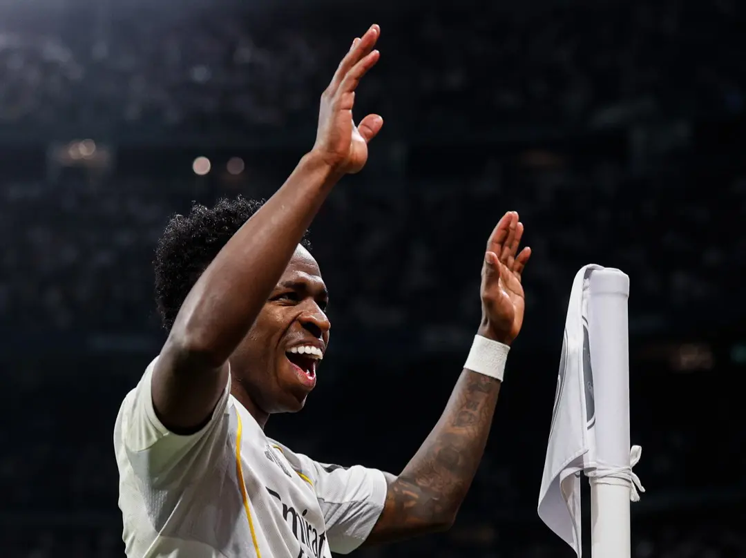 Com gol de Vini Jr, Real Madrid supera Benfica nos playoffs e avança às oitavas de final da Champions League