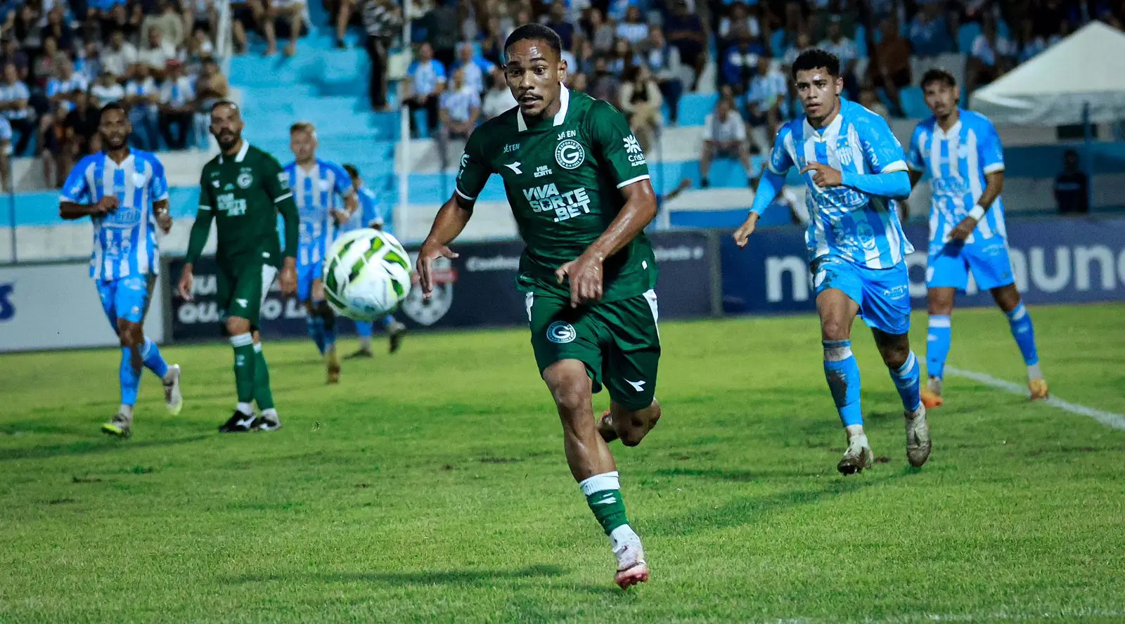 Crac e Goiás empatam na ida e mantêm quartas de final abertas no Goianão
