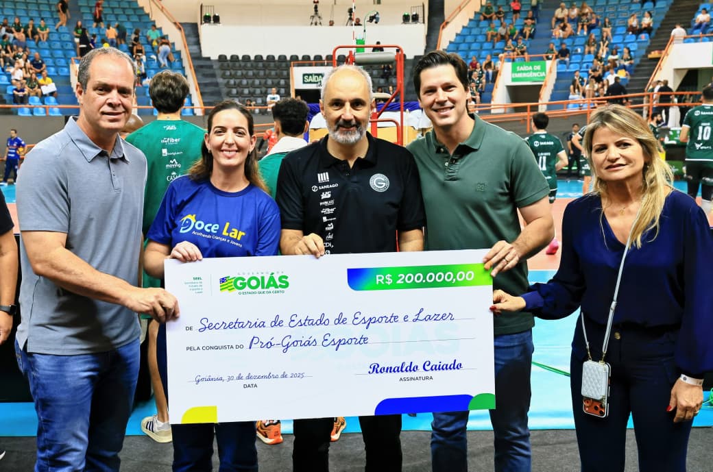 Daniel Vilela entrega benefícios do Goiás Pró-Esporte
