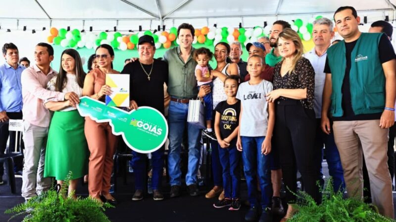 Daniel entrega casas a custo zero e amplia Aluguel Social no Sudoeste