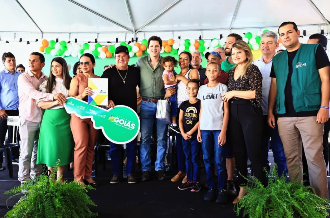 Daniel entrega casas a custo zero e amplia Aluguel Social no Sudoeste