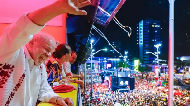 Em vídeo, Lula se empolga com carnaval de Salvador: ‘impossível ficar parado’