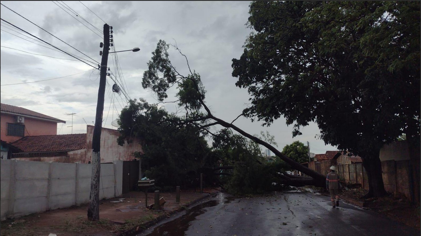 Equatorial mobiliza equipes para temporais em Goiás