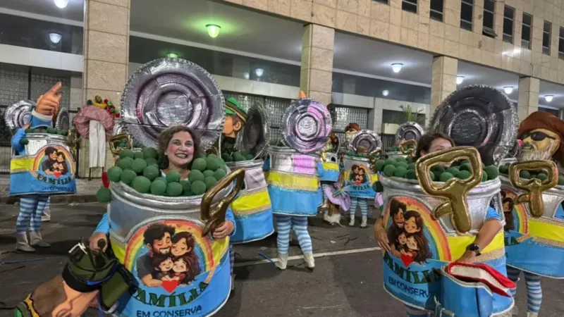 Evangélicos reagem à ala de escola que homenageou Lula no Carnaval