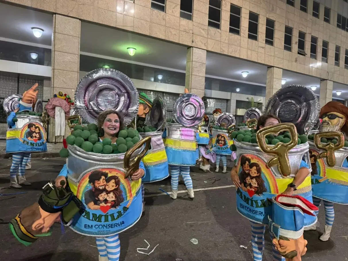 Evangélicos reagem à ala de escola que homenageou Lula no Carnaval