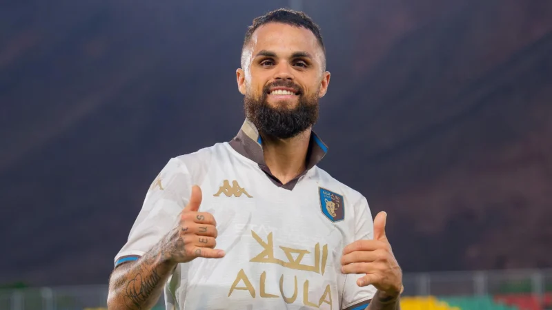 Ex-Goiás, Michael estreia com gol em retorno ao futebol árabe