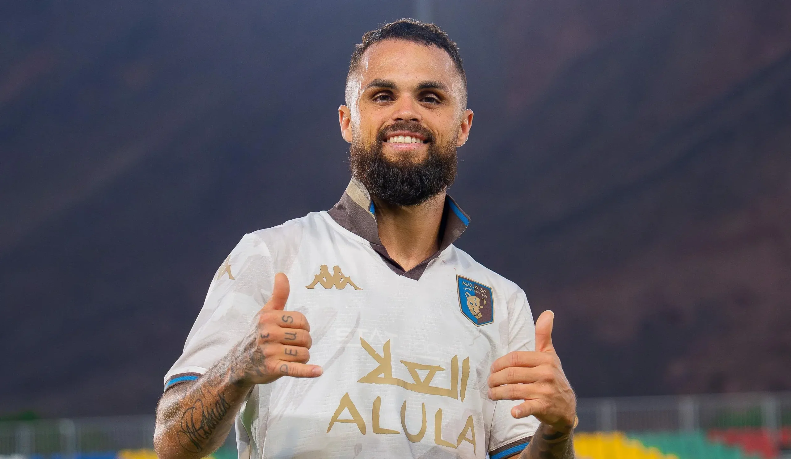 Ex-Goiás, Michael estreia com gol em retorno ao futebol árabe