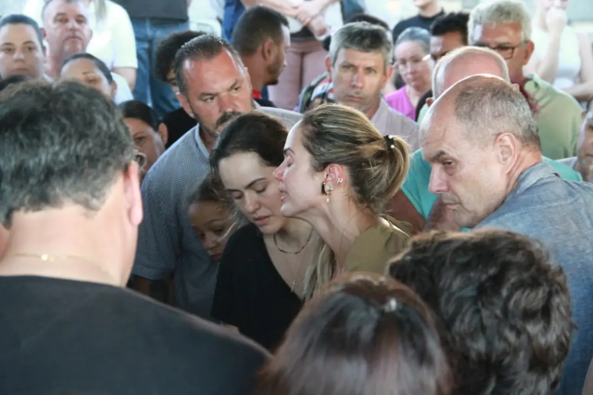 Fotos do enterro da criança morta pelo pai em Itumbiara