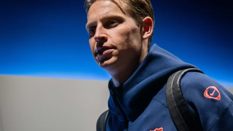 Frenkie De Jong sofre lesão e desfalca Barcelona por mais de um mês