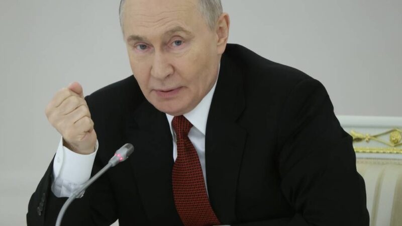 Rússia ameaça enviar Marinha para proteger petroleiros e fala em ‘pirataria ocidental’