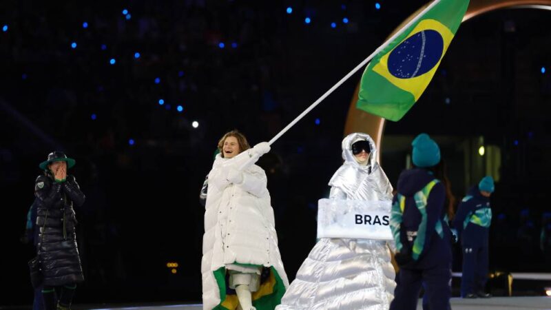 O detalhe no look de porta-bandeira do Brasil na Olimpíada de Inverno