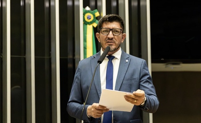 Glaustin impulsiona política inédita no SUS para combater burnout