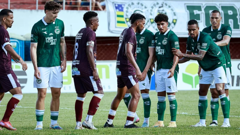 Goiás marca no fim, garante a liderança do Goianão e rebaixa o Inhumas