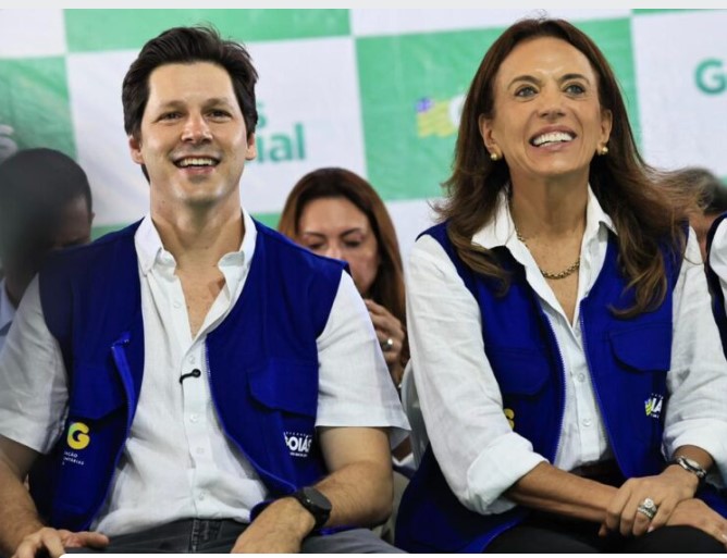 Gracinha e Daniel entregam 246 vans para o social em Goiás