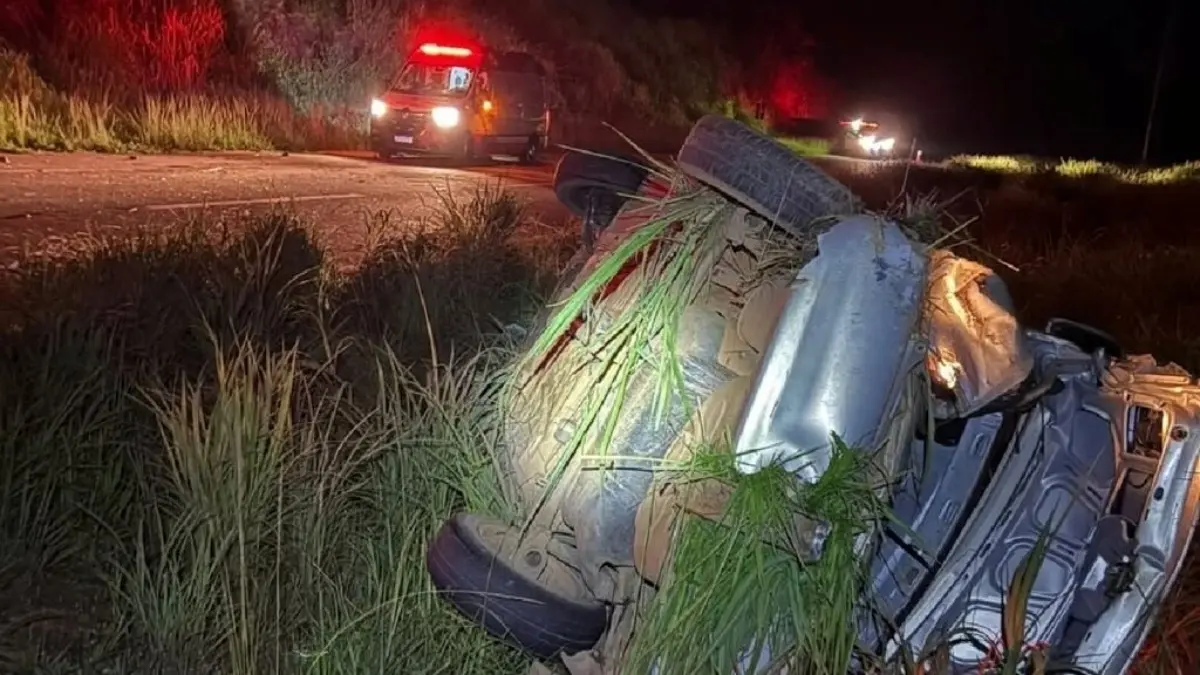 Grave capotamento na GO-020 fere duas pessoas, uma em estado grave em Bela Vista de Goiás