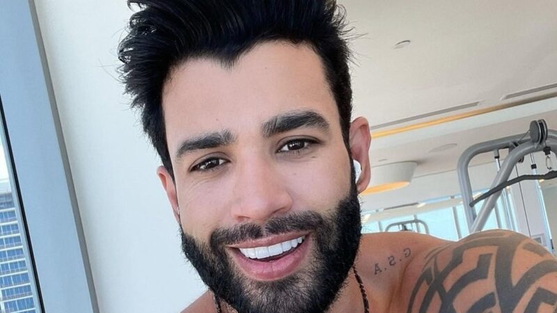 Gusttavo Lima aproveita folga em bar de Goiânia; assista ao vídeo