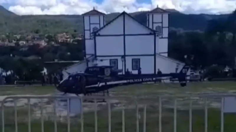 Helicóptero da Polícia Civil destelha igreja tombada em Pirenópolis, diz Iphan
