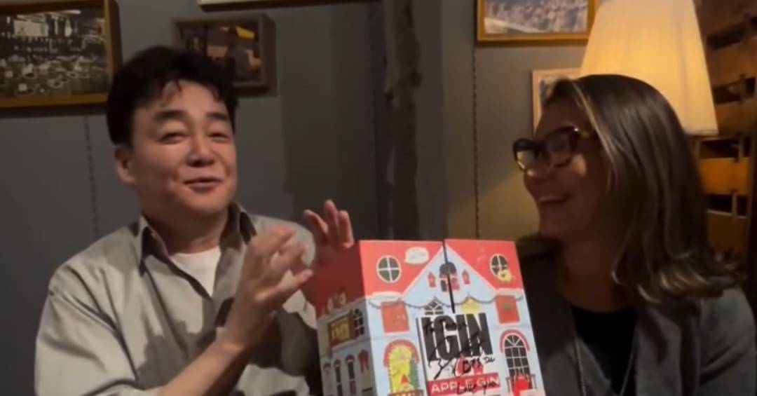 Janja ganha presente do Jin, do BTS