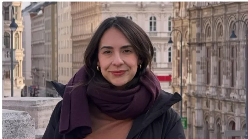 Influenciadora descobre câncer raro ligado à prótese de mama