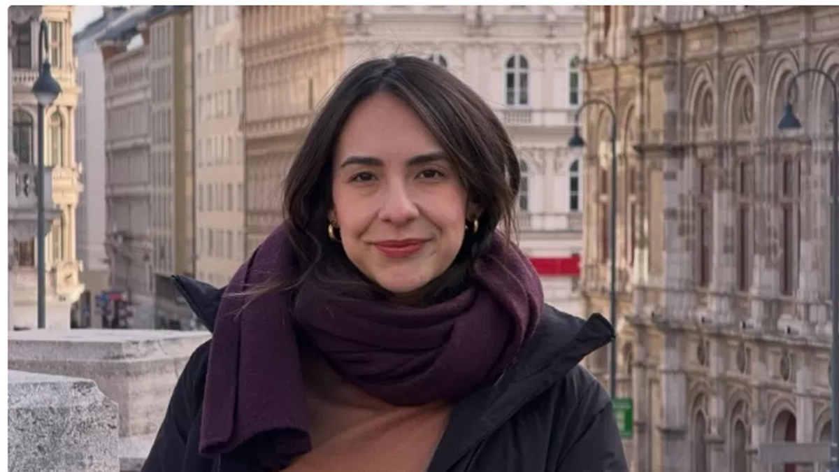 Influenciadora descobre câncer raro ligado à prótese de mama