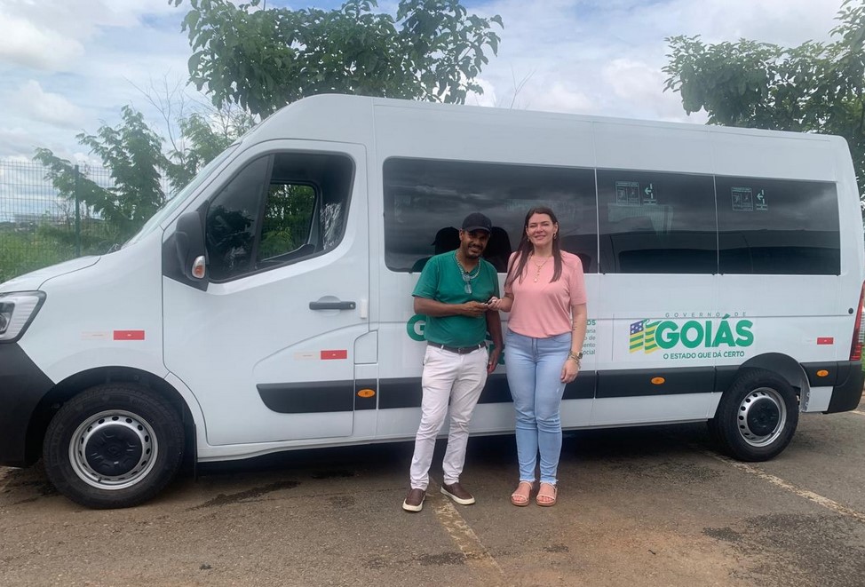 Ivolândia recebe van do Goiás Social para CRAS e CREAS