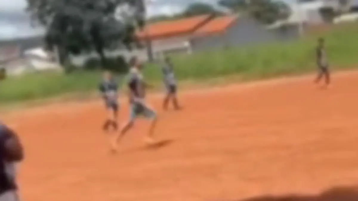 Jogador é preso por perseguir árbitro com facão após expulsão em Caldas Novas