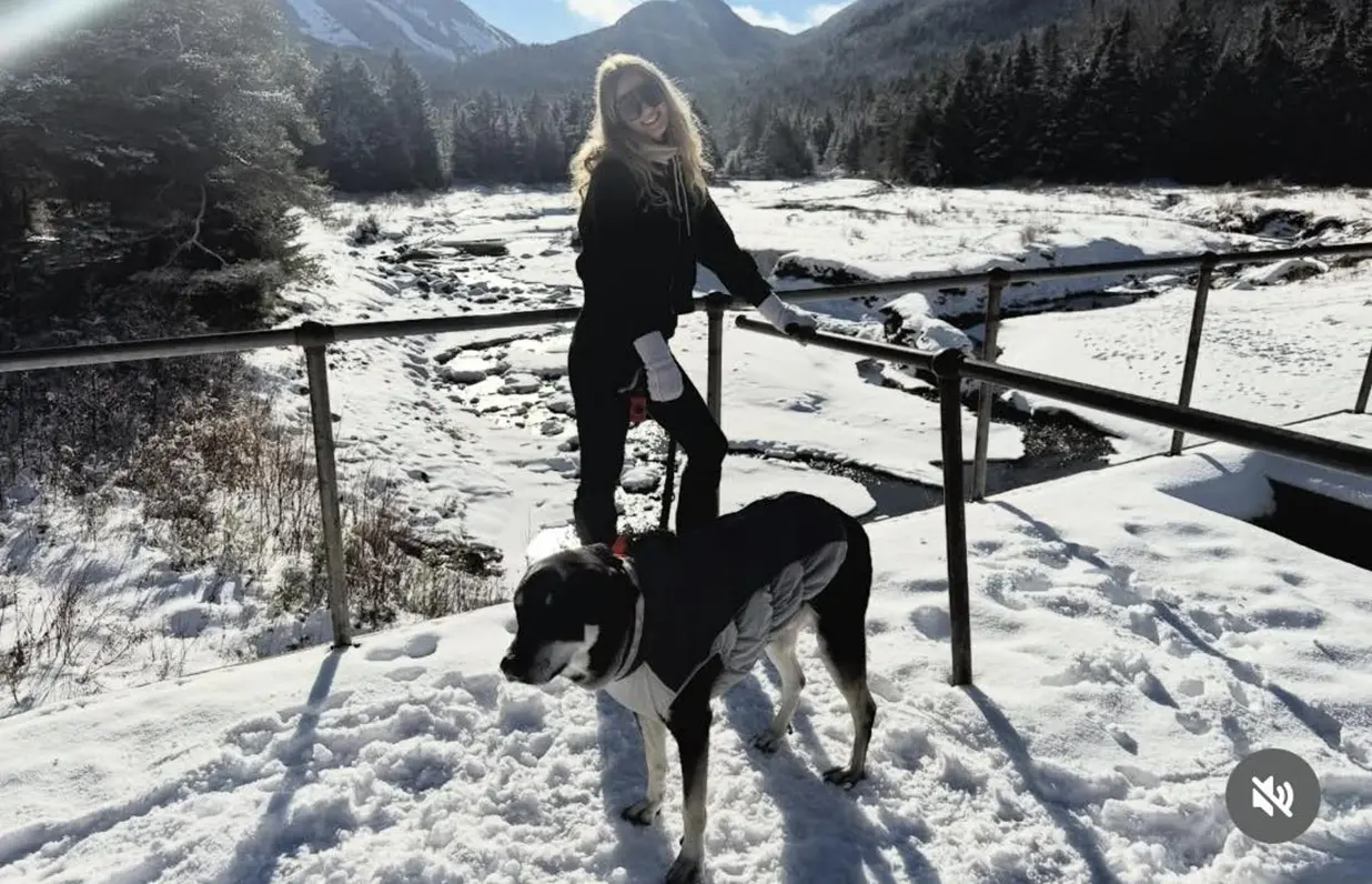 Jovem morre congelada e cão permanece ao lado do corpo