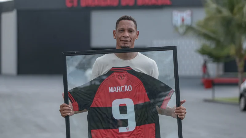 Marcão recebe homenagem do Atlético e relembra início da carreira
